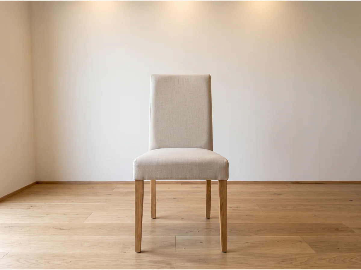 Silla de Comedor Tapizada Lino en vista frontal, fabricado en Mar del Plata