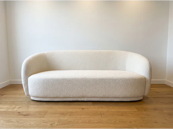 Sillón 2 Cuerpos Curvo Bouclé en vista frontal, fabricado en Mar del Plata